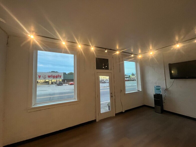 More Photos Of 47 S Ingold Ave, Garland General Retail For Sale