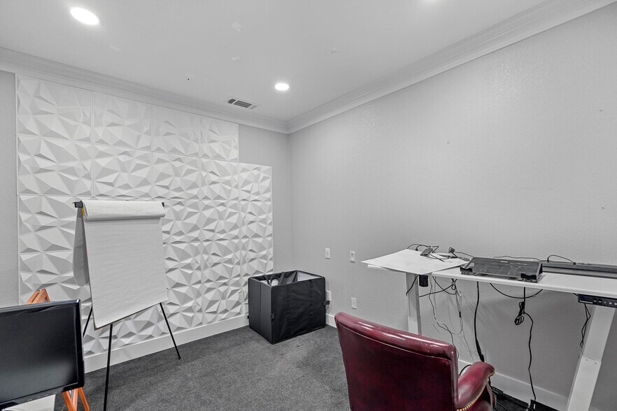 More Photos Of 4250 I-30 E, Rockwall Showroom For Sale