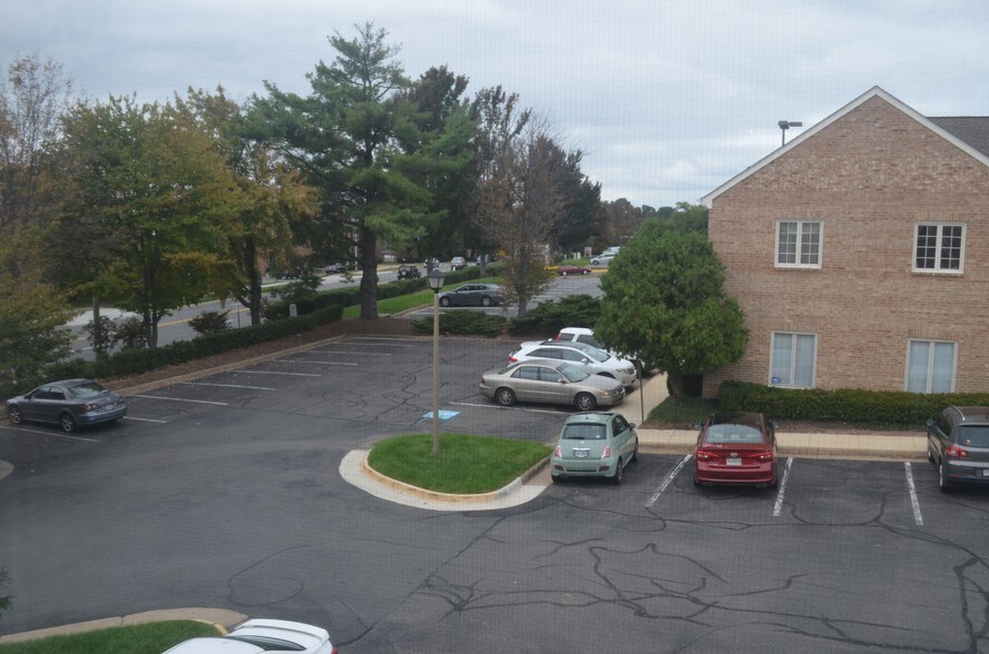 More Photos Of 3921-3951 University Dr, Fairfax Office For Lease