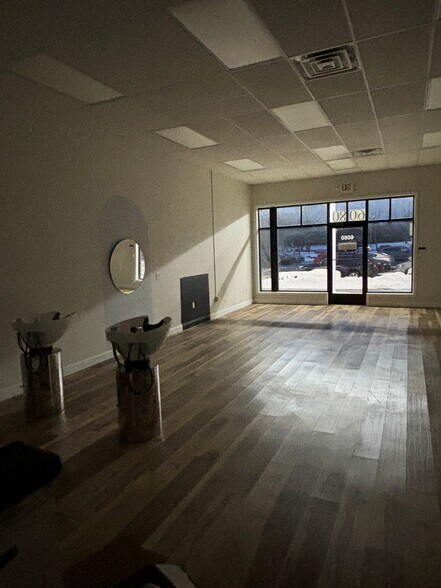 More Photos Of 6066-6084 S 12th St, Kalamazoo Storefront Retail Office For Lease