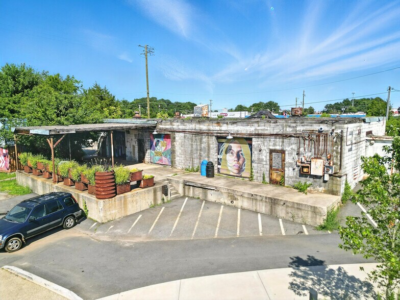 More Photos Of 1801 N Graham St, Charlotte Unknown For Lease