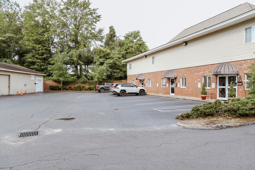More Photos Of 1295 Old Us-1 Hwy S, Southern Pines Office For Sale