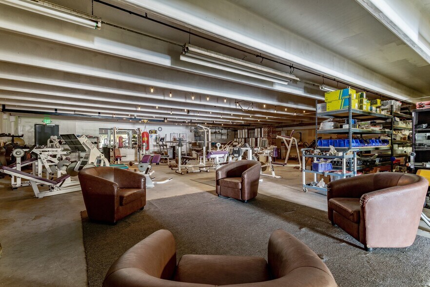 More Photos Of 3535 S Irving St, Sheridan Warehouse For Lease