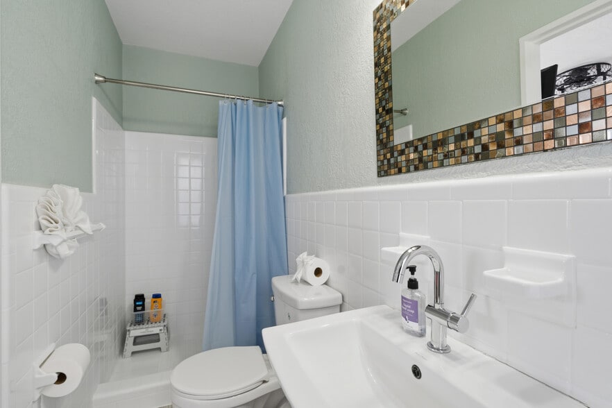 More Photos Of 602 Poinsettia Ave, Clearwater Beach Hotel For Sale