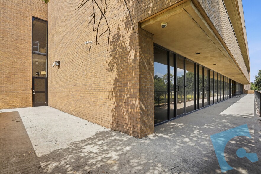 More Photos Of 250 Decker Dr, Irving Office For Lease