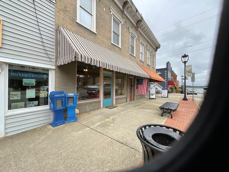 More Photos Of 304 Virginia Ave, Clarksville General Retail For Lease