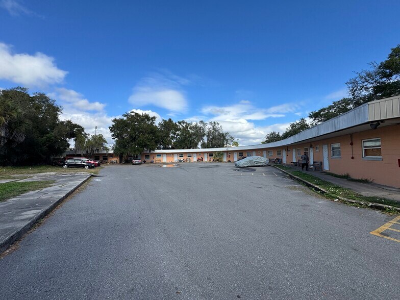 More Photos Of 647 S Woodland Blvd, Deland Apartments For Sale