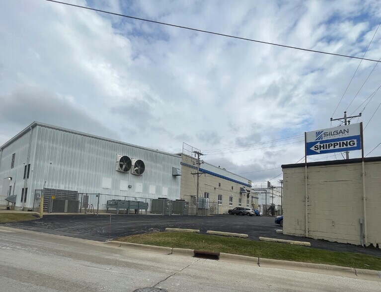 More Photos Of 520 W 2nd St, Oconomowoc Manufacturing For Sale