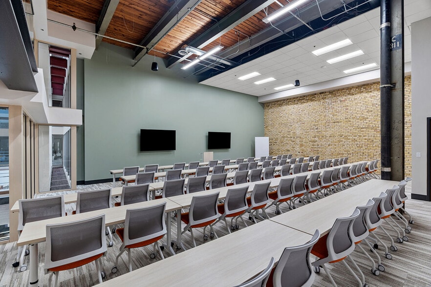 More Photos Of 2550 University Ave W, Saint Paul Unknown For Lease