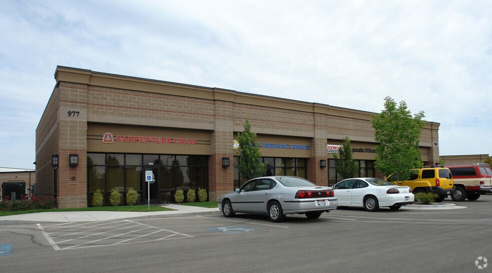 More Photos Of 965-977 S Industry Way, Meridian Showroom For Lease