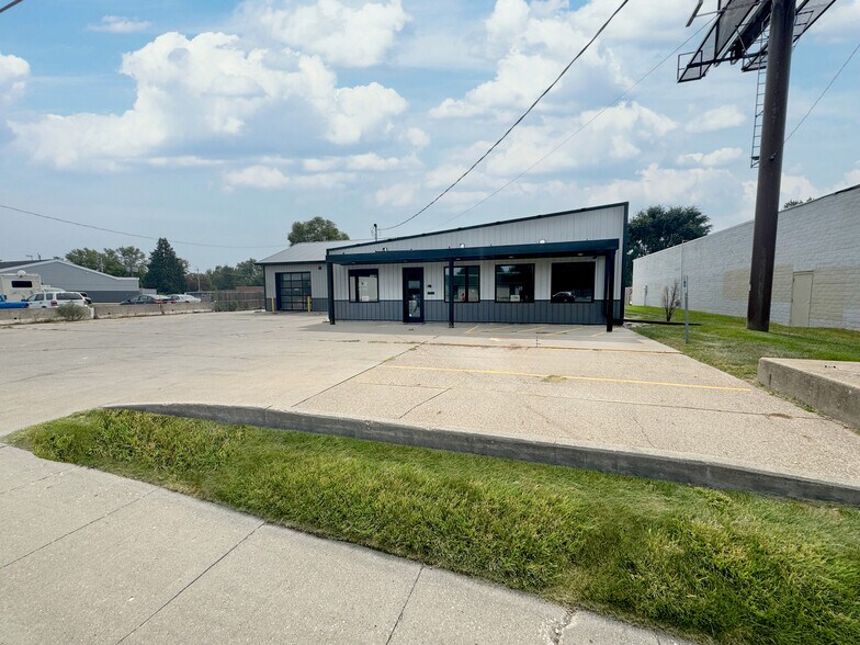 Primary Photo Of 1424 Army Post Rd, Des Moines Carwash For Sale