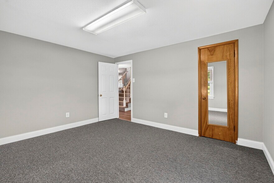 More Photos Of 9 Mingo Ln, Lake Saint Louis General Retail For Lease