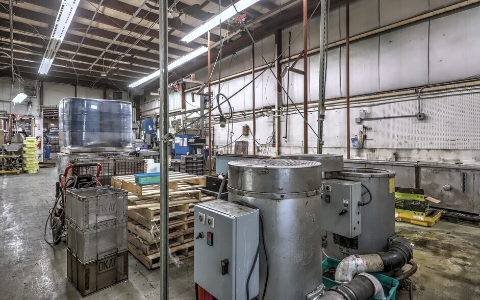 More Photos Of 15 Container Dr, Terryville Manufacturing For Sale