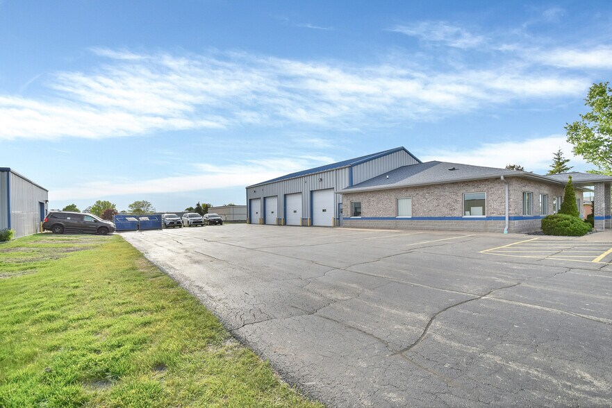 More Photos Of 844 Ontario Rd, Green Bay Showroom For Sale