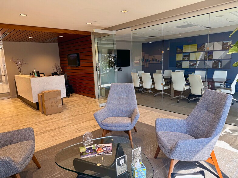 More Photos Of 101 N Tryon St, Charlotte Office For Lease