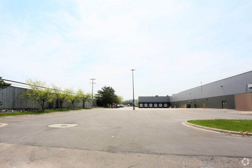 More Photos Of 340 E Edgewood Blvd, Lansing Freestanding For Lease