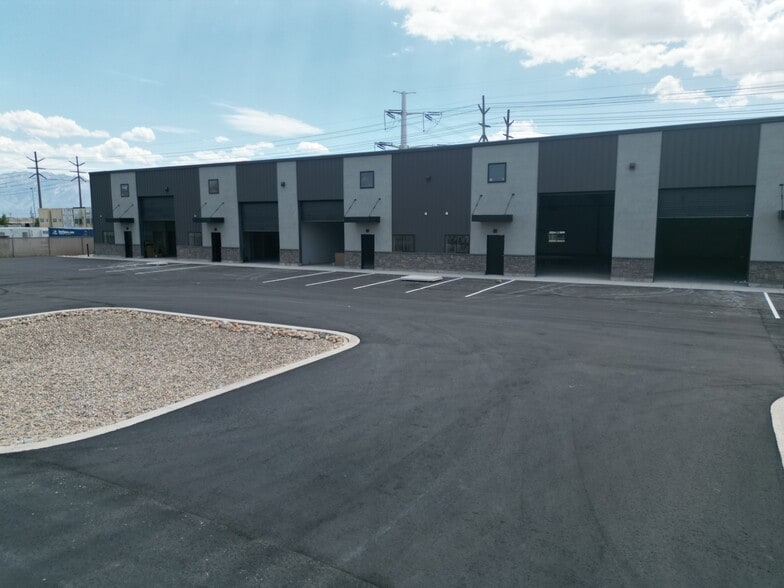 More Photos Of 3015 W Directors Row, Salt Lake City Light Distribution For Lease