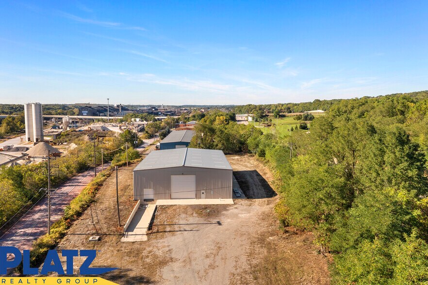 More Photos Of 2430 Funston St, Youngstown Warehouse For Lease