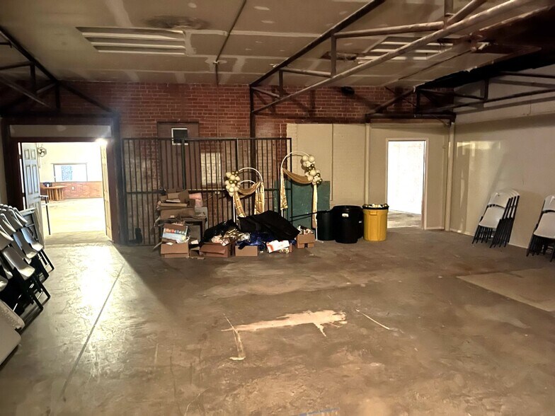 More Photos Of 109 N Chadbourne St, San Angelo General Retail For Sale