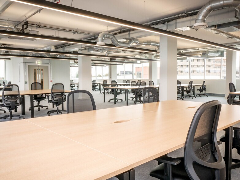 More Photos Of Charles Sq, Bracknell Coworking Space