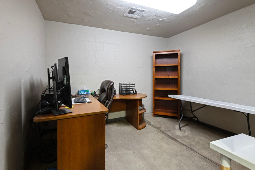 More Photos Of 23 NW Greenwood Ave, Bend Storefront For Sale