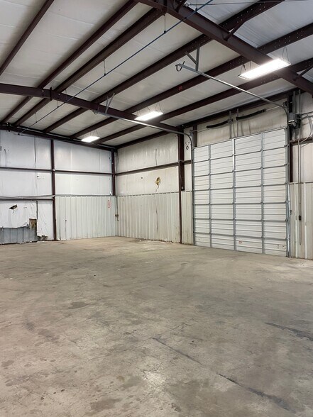 More Photos Of 586 County Road 429, Pleasanton Industrial For Sale