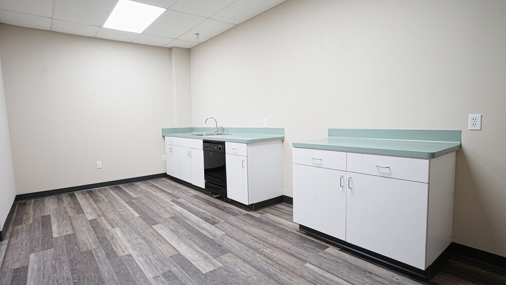 More Photos Of 5335 Brystone Dr, Houston Flex For Lease