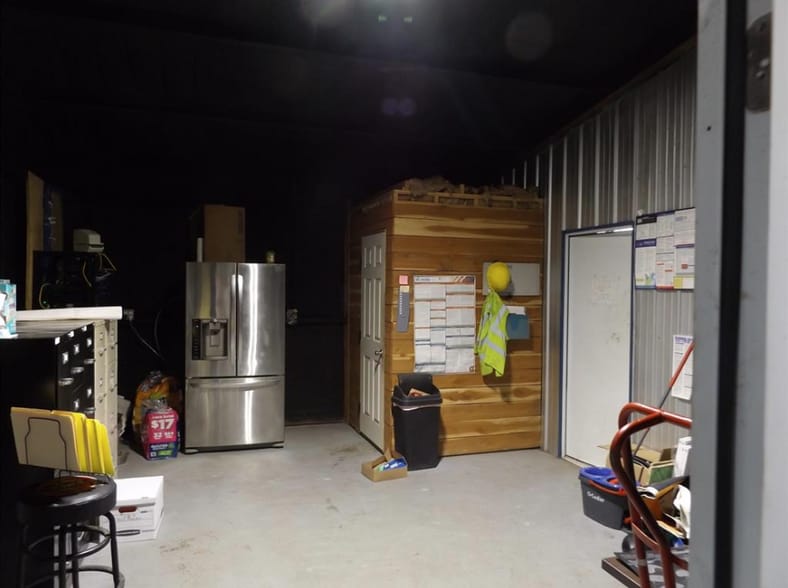 More Photos Of 4400 NE Lincoln Rd, Idabel Industrial For Sale