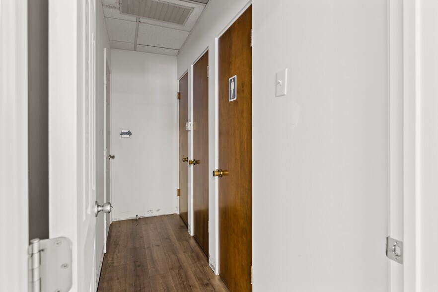 More Photos Of 924 E Green St, Pasadena Loft Creative Space For Lease