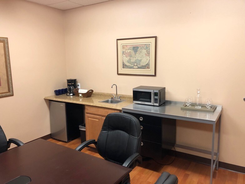 More Photos Of 2700 Westhall Ln, Maitland Office For Lease