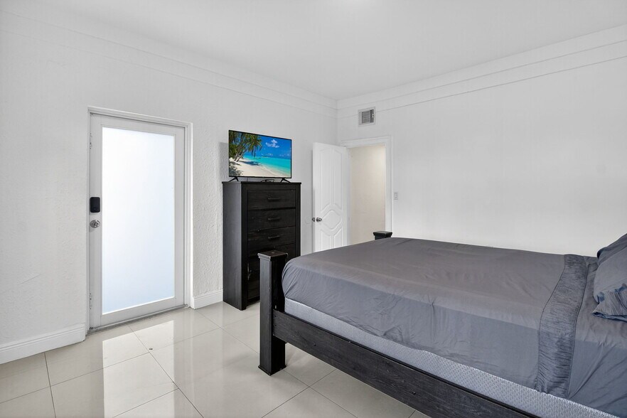 More Photos Of 1680 NW 22nd Ct, Miami Multifamily For Sale