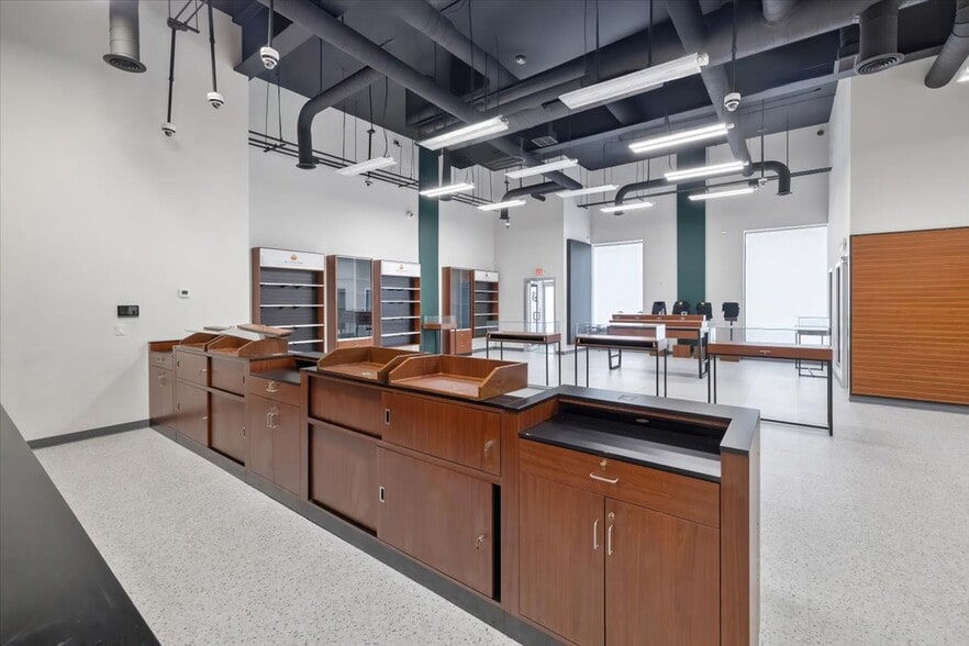 More Photos Of 746-748 Tonnele Ave, Jersey City Storefront Retail Office For Lease