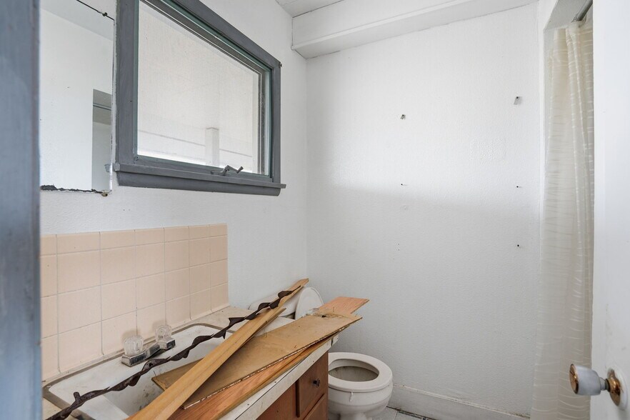 More Photos Of 1209 5th St, Tama Hotel For Sale