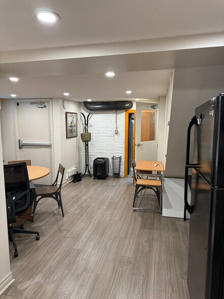 More Photos Of 711 Queen St E, Toronto Bank For Lease