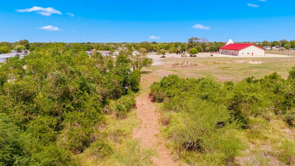 More Photos Of 2904 US Highway 59 Hwy, Victoria Land For Sale