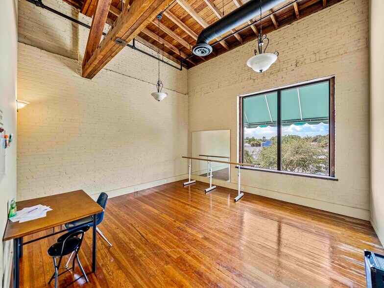 More Photos Of 247 E Stuart Ave, Lake Wales Storefront For Lease