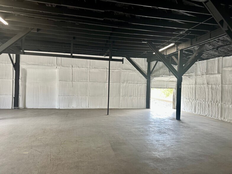 More Photos Of 200-232 W New Braunfels St, Seguin Warehouse For Lease