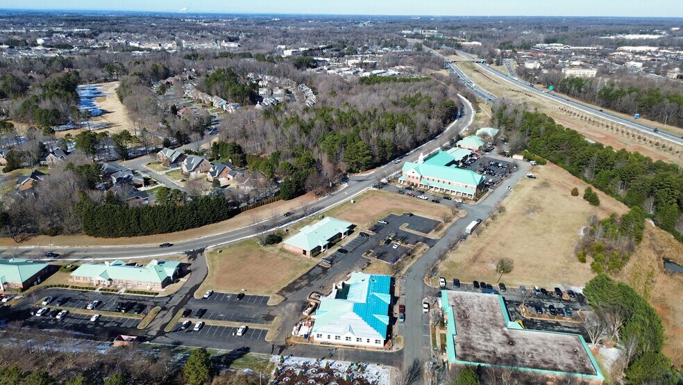 More Photos Of 15805 Brookway Dr, Huntersville Office For Lease