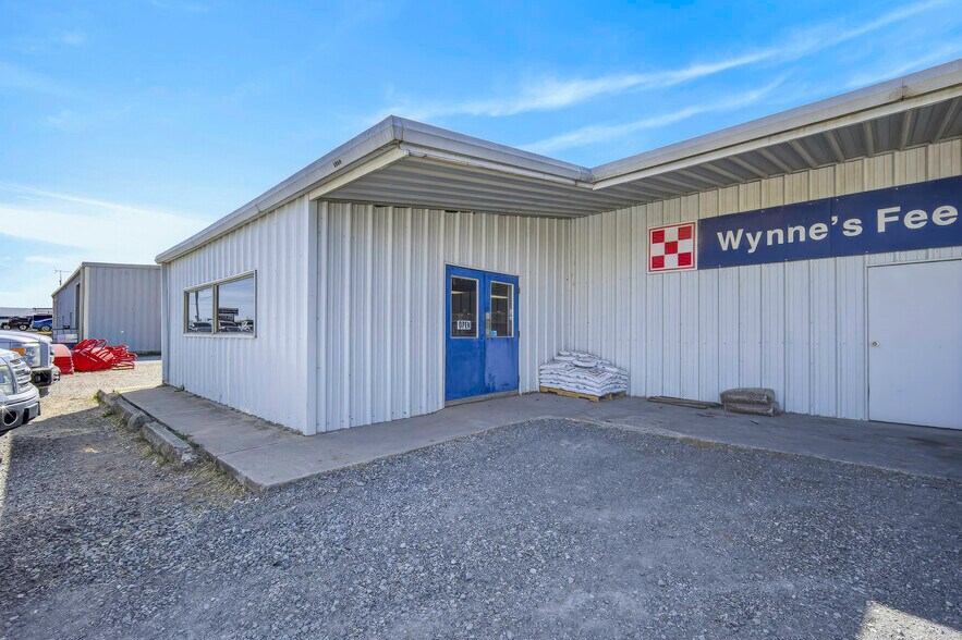 More Photos Of 1505 N Main St, Newcastle Warehouse For Sale