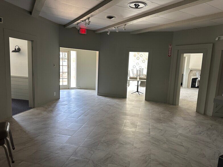 More Photos Of 220 Rand Rd, Lakemoor Restaurant For Lease