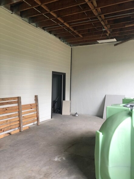 More Photos Of 153 S US Highway 1, Oak Hill Auto Repair For Sale