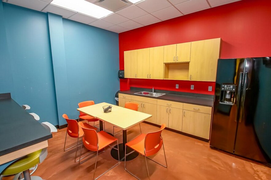 More Photos Of 805 Robin St/ 406 Airline Hwy, La Place Office For Sale