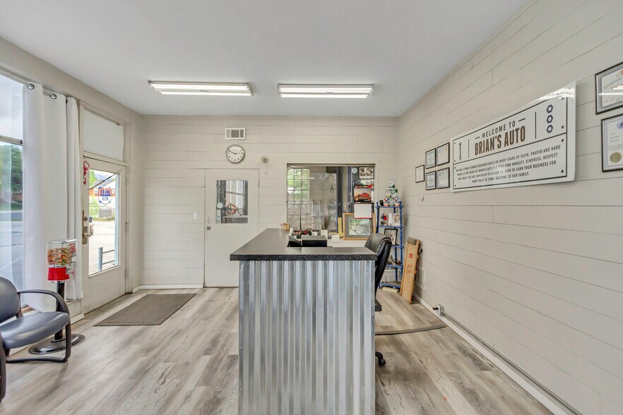 More Photos Of 3707 Quincy Ave, Ogden Auto Repair For Sale