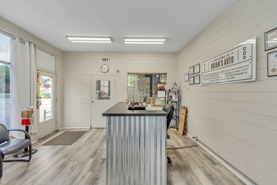 More Photos Of 3707 Quincy Ave, Ogden Auto Repair For Sale