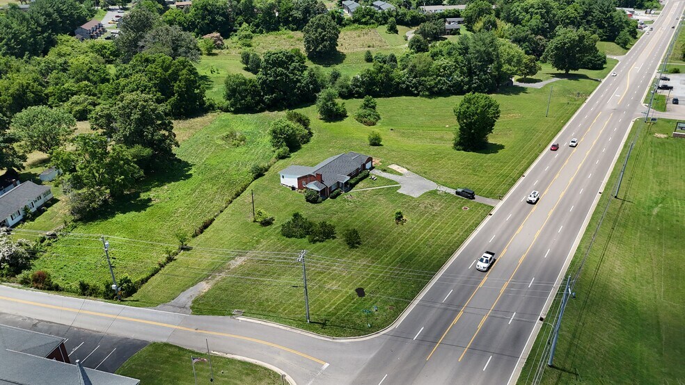 More Photos Of 5207 N Roan St, Gray Specialty For Sale