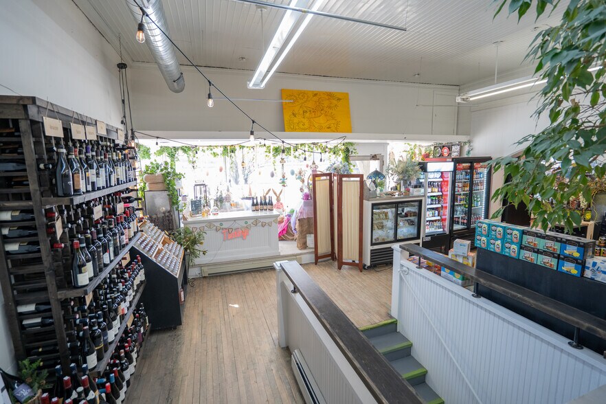 More Photos Of 433 Main St, Frankfort General Retail For Sale