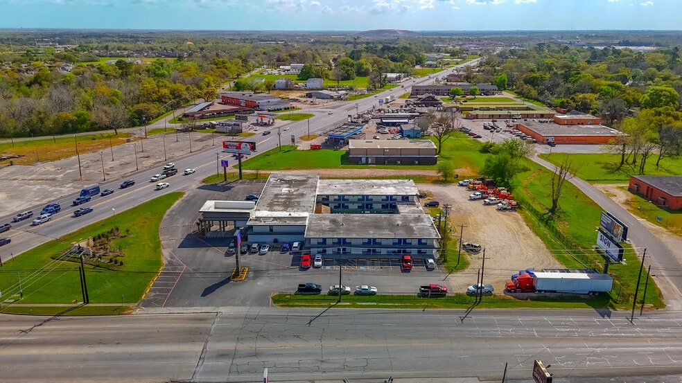 More Photos Of 110 E Highway 6, Alvin Hotel For Sale