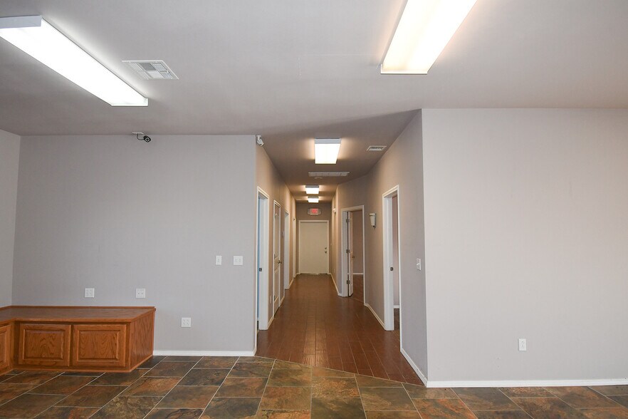 More Photos Of 455 W Ruth Ave, Sallisaw Office For Sale