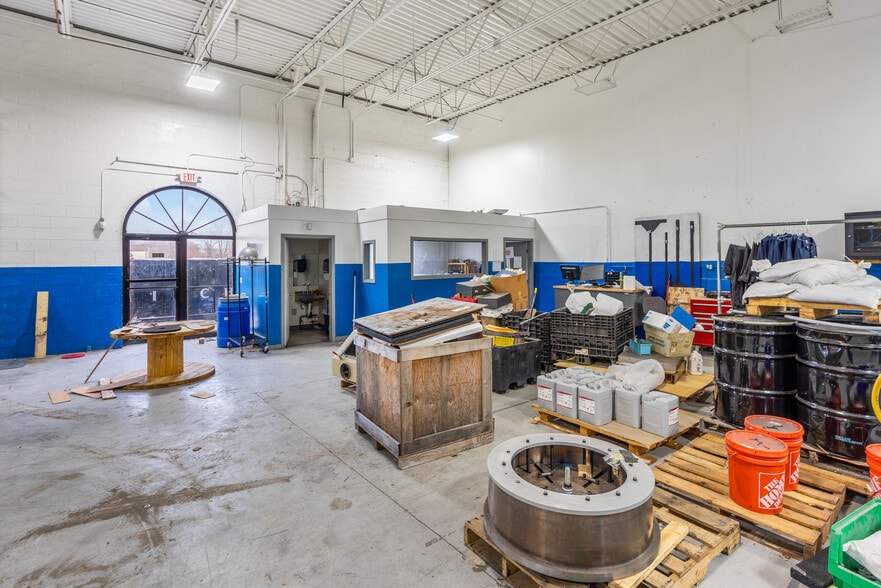 More Photos Of 34 Patria Rd, South Windsor Flex For Lease