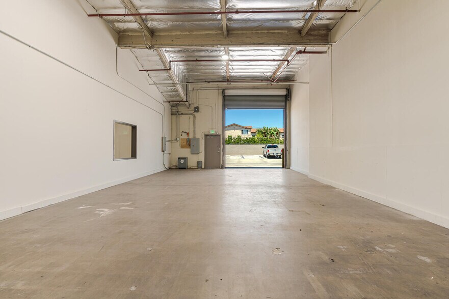More Photos Of 12701 Van Nuys Blvd, Pacoima Warehouse For Lease